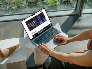 mockuuups-free-macbook-pro-with-female-professional